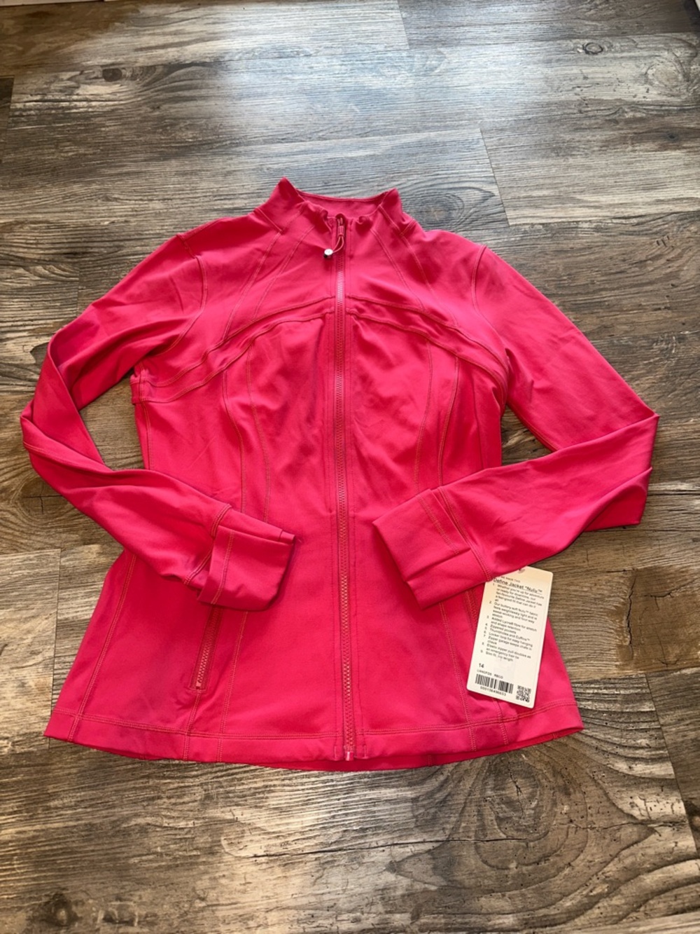 NEW with tags! Lululemon Define Jacket *Nulu
Raspberry Coulis sz 14